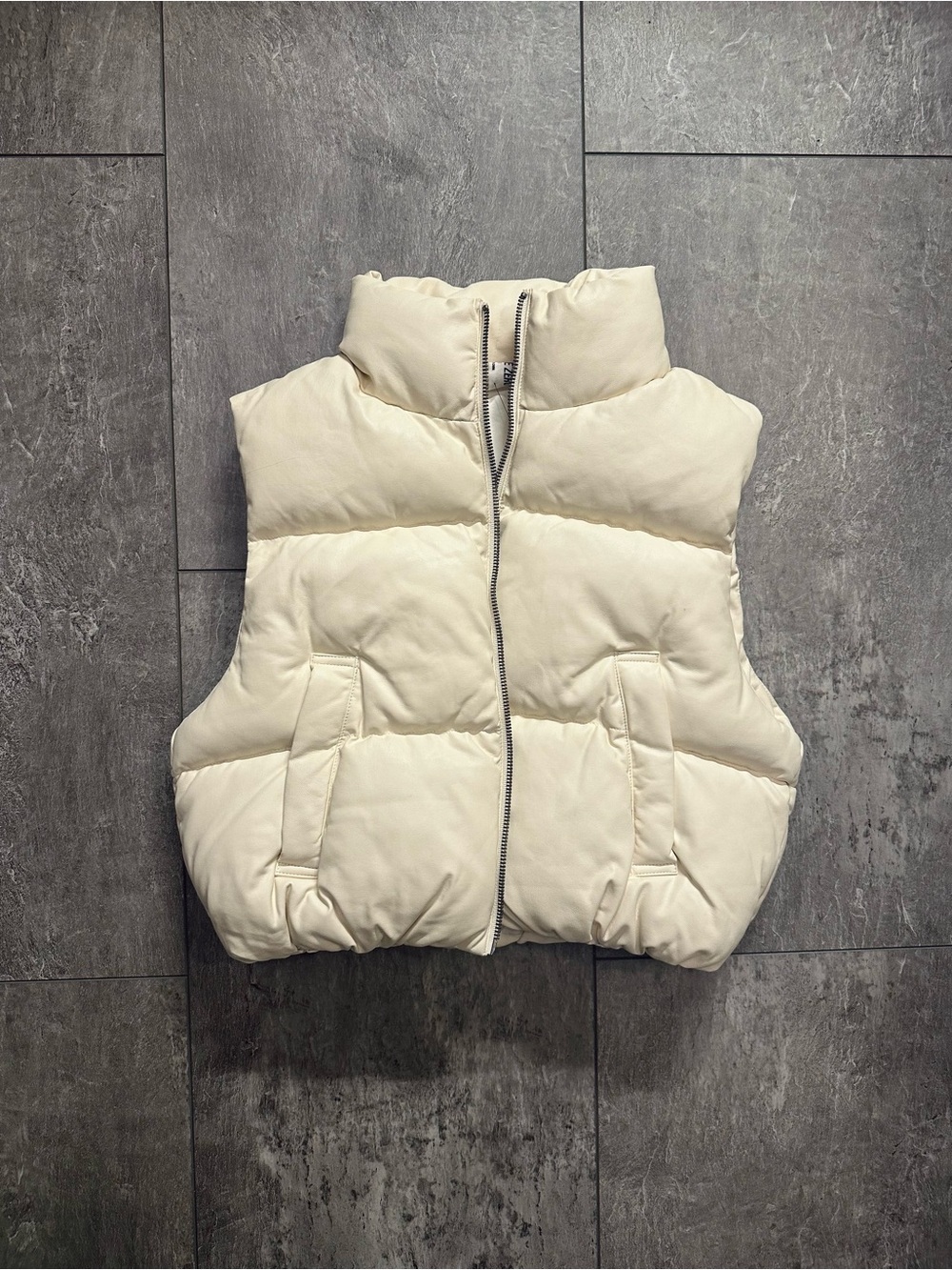 Double Zero Cropped Puffer Vest Off White Size XS EUC